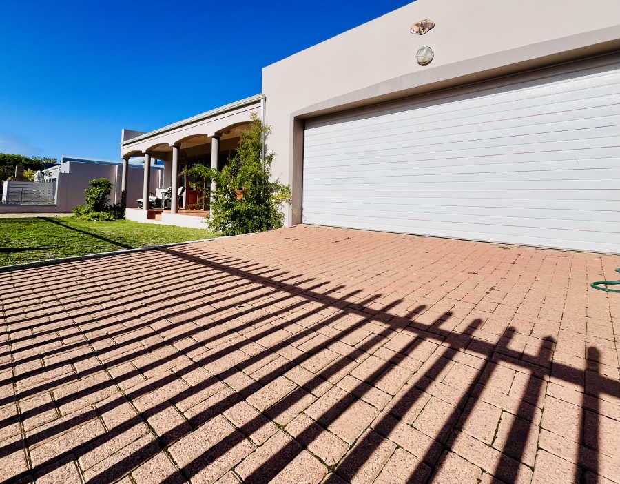 3 Bedroom Property for Sale in Sandbaai Western Cape